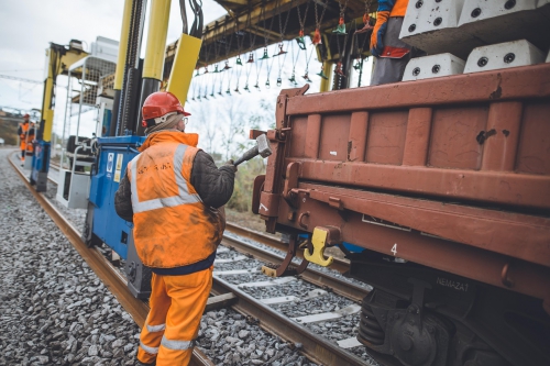 Foto Ferrovie dello Stato: arriva il rinnovo del contratto. 230 euro in più al mese in busta paga Foto Ferrovie dello Stato: arriva il rinnovo del contratto. 230 euro in più al mese in busta paga